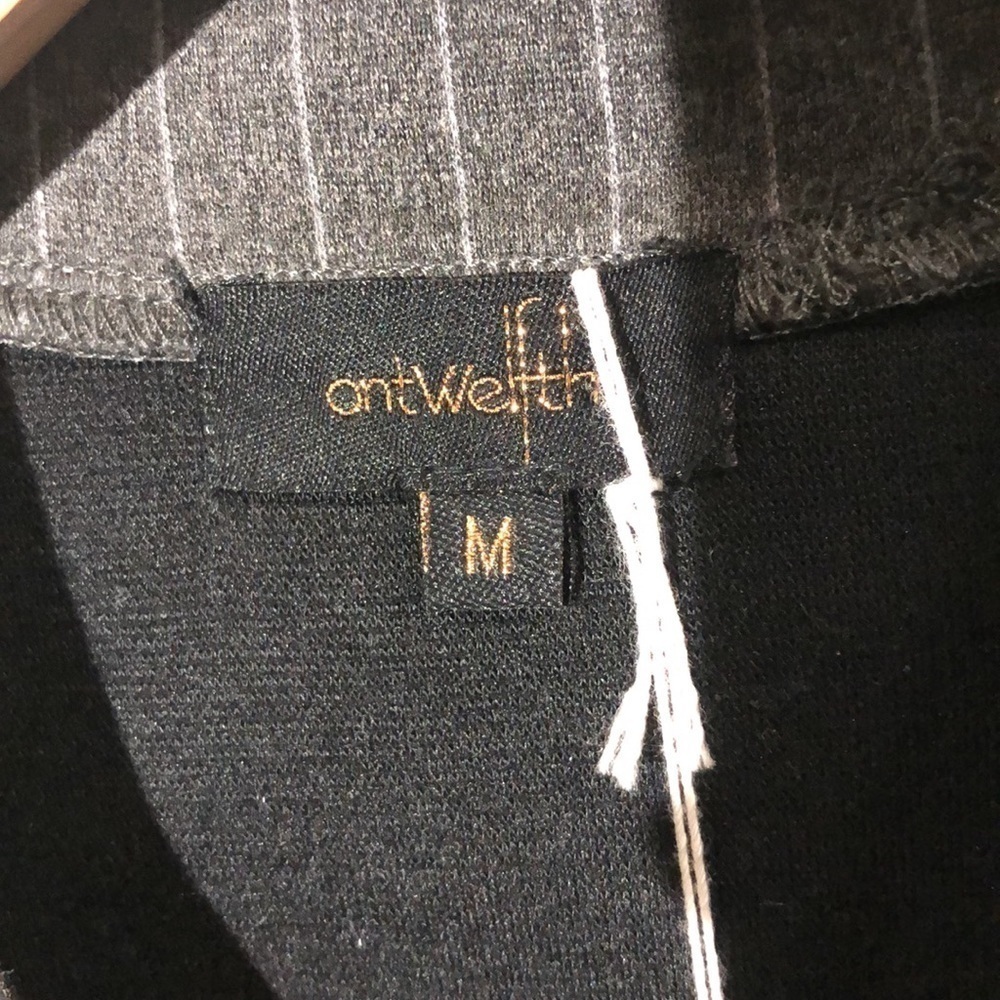 Onwelfth black pinstripe crop top size M - Picture 4 of 6